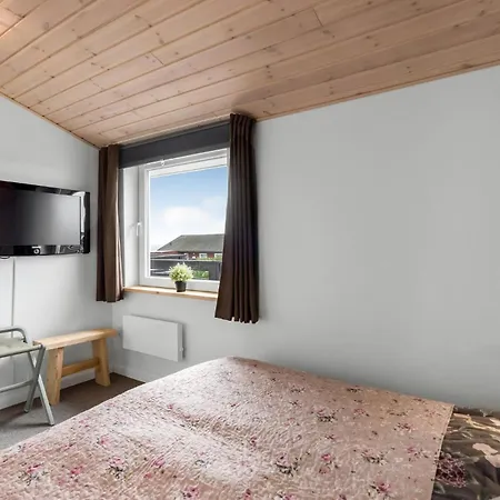 Stunning In With Kitchen Holiday home *