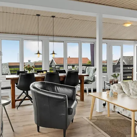 Stunning In With Kitchen Holiday home *