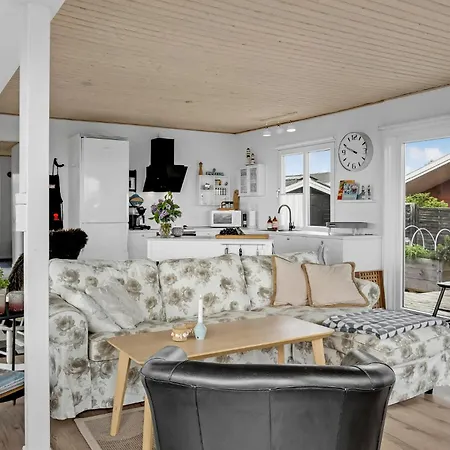 Stunning In With Kitchen