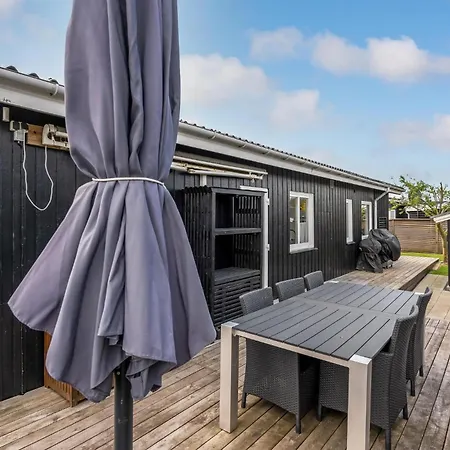 Stunning In With Kitchen Holiday home