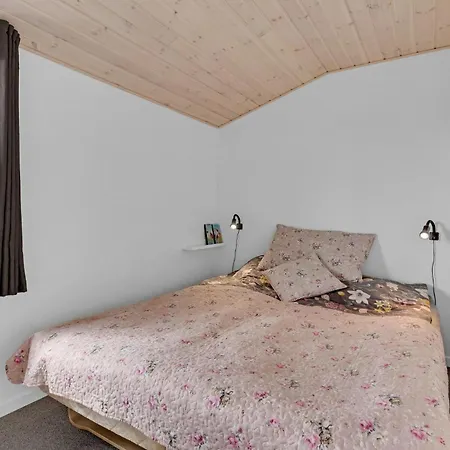 Holiday home Stunning In With Kitchen *